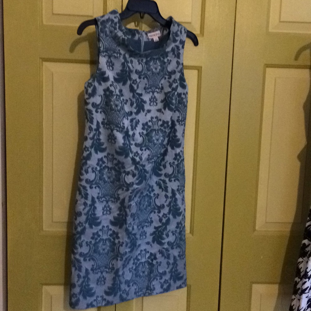 Appliqué dress